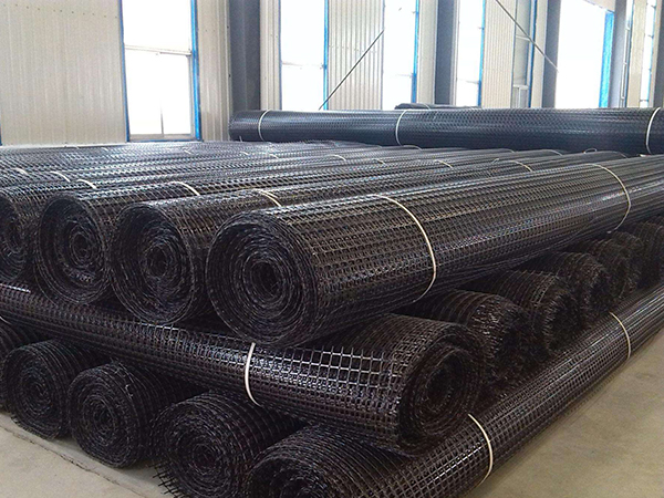 土工膜的加筋工艺过程与作用是怎样的